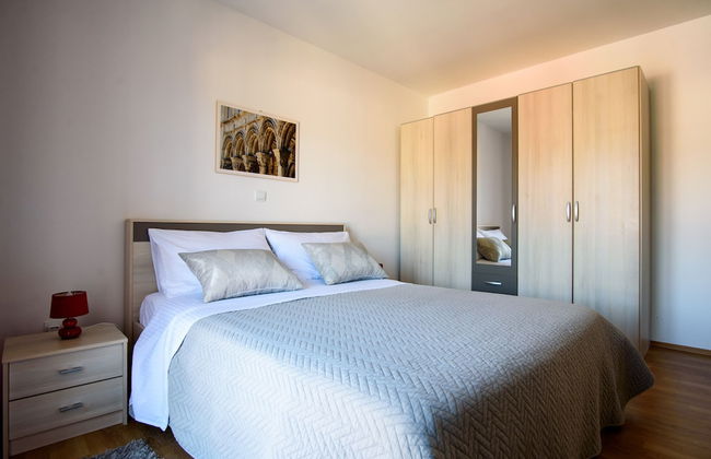 California Apartments II - Photo 9