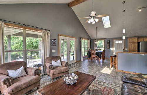 Mountain Home Cottage with Deck on White River! - Foto 11