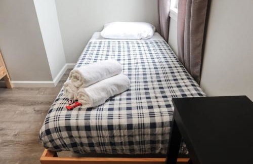 3Bed 2Bath Apt Near NYC plus Parking and Laundry - Foto 16