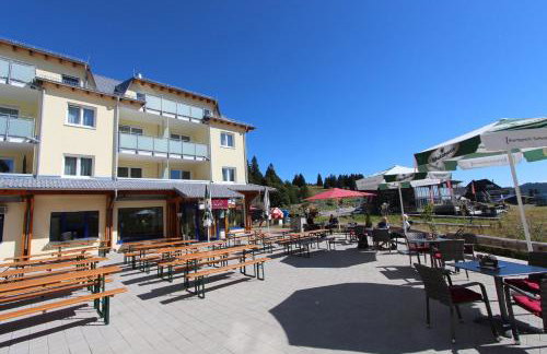 FeWo Auszeit am Lift I Direkt an der Skipiste I Whirlpool-Wanne I Tiefgaragenstellplatz I 2min zum Wanderweg - Foto 3
