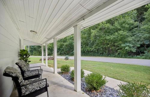 Rose Porch, Historic home on acre lot 25 min from Nashville - Photo 5