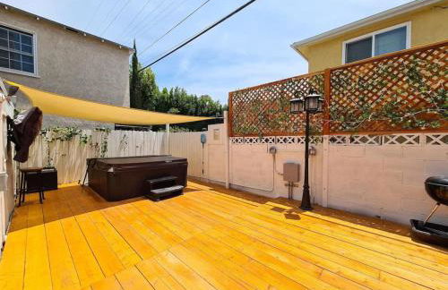 3 bedroom with Hot Tub and Video game console 10 minutes from Rodeo Drive Beverly Hills - Photo 8