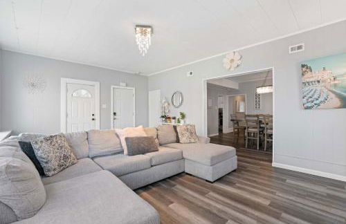 Escape to Raleigh Ave Glamour - Steps to the Beach - Foto 7