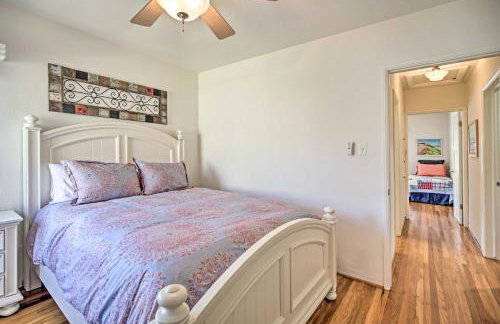 Oceanside Home with Yard - Walk to Beach and Pier - Foto 15