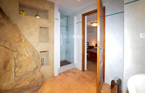 Villa A Scopa à Lumio en Corse avec piscine chauffée, vue mer panoramique, climatisation, jardin arboré de 3000m2, 10 pers, 5 Chb, 4 Sdb - Foto 17