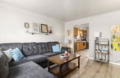 Great Location! Cozy Home with Huge Backyard - Foto 10