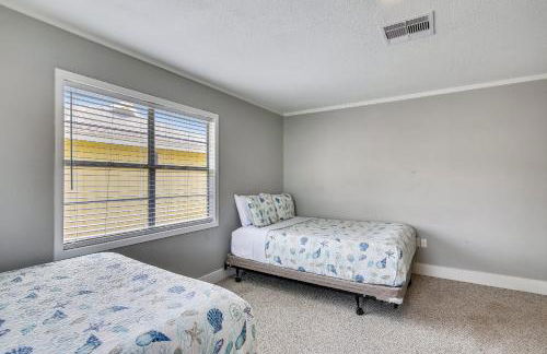 Bermuda Beachfront by Ryson Vacation Rentals - Photo 29