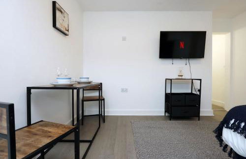 Studio - Kitchen - Parking - Ideal for Contractors - Foto 10