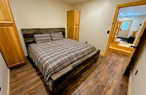 31R Brand new log home on quiet side street in Bethlehem, close to Main Street! 20 min to skiing - Foto 15