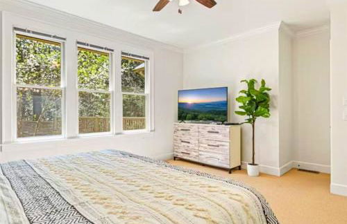 Riverfront Retreat: Sauna, Private Forest, 6 Falls - Foto 23