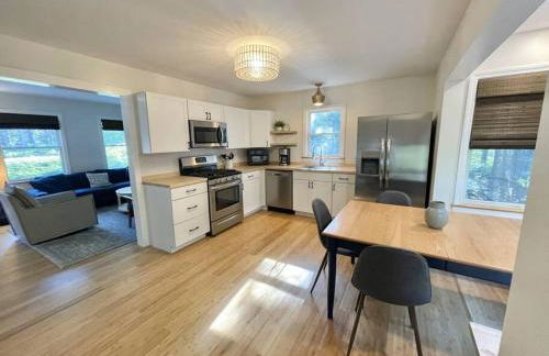 Quiet Family Friendly Home w/ Backyard [Owls Nest] - Foto 31