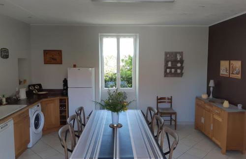 Spacious family home with countryside views - Photo 12