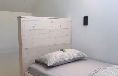 Modernes, ökologisches Design Ferienhaus in der Eifel Vulkaneifel I 2 Schlafzimmer, Sauna, Yoga & Kaminofen, schnelles WLAN & Arbeitsplatz - Foto 9