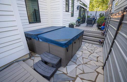 3 bed 3 bath Modern Luxury Home with Hot Tub and Rooftop Patio - Foto 41