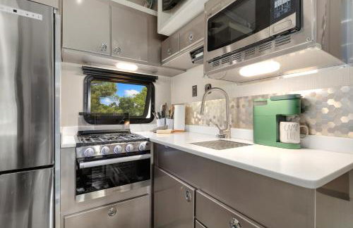 Waterfront Getaway, Dock Your Boat & Play! - Foto 2