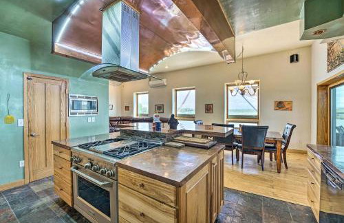 Lakefront Country Home with Waterslide and Trampoline! - Foto 9