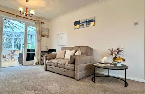 J&J stays 5 bedroom detached house in Peterborough with parking - Photo 24