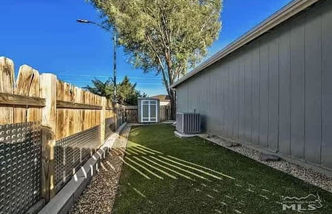 Vibrant Boho Family Home 3 Bed Pet Friendly UNR - Photo 14