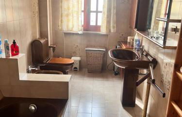 Casa di Zoe apartment - Punto di sosta x bikes auto e moto a 20 minuti dall'autostrada - parcheggio privato - giardino con barbecue - - Foto 16