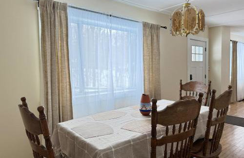 Dual-Home Berkshire Retreat Sleeps 16 - Foto 28
