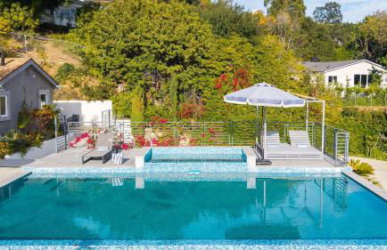 LA Hillside Retreat w Pool Views Fire Pit Outdoor Lounging Casa Bellagio by AvantStay - Foto 59