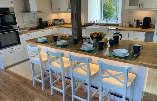 The Carthouse (Luxury 2 bed with private hot tub) - Photo 8