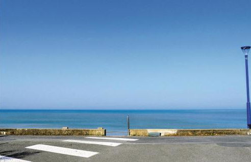 Awesome Home In Hauteville-Sur-Mer - Foto 8