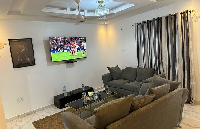 Luxe Apt #4the Retreat Apartments - Photo 16