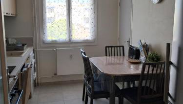 Le 8 - Appartement 2 chambres calme, tout confort, parking privé gratuit, à 2 pas des Allées Provençales - Foto 5
