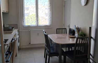 Le 8 - Appartement 2 chambres calme, tout confort, parking privé gratuit, à 2 pas des Allées Provençales - Photo 5