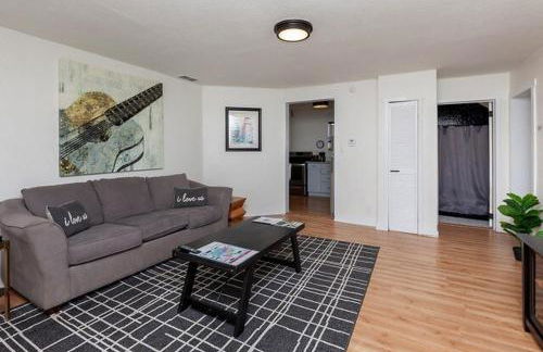 Spacious 9BR Home Ideal for Groups Near Downtown - Foto 24