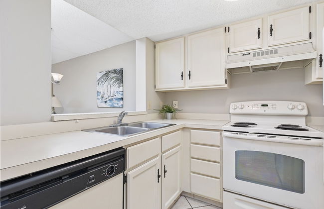 Ocean & Racquet by Distinctive Beach Rentals - Photo 14