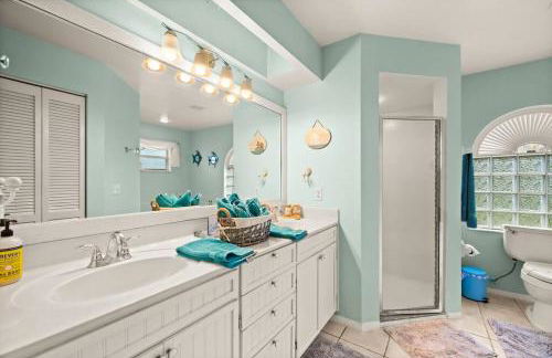 Sunny Oasis Getaway -Heated Pool-Mini Golf-Near Beach - Foto 73