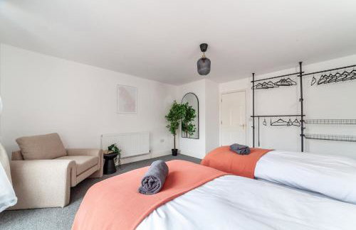 Arte Stays Serviced Houses Stratford - 3 Bedrooms 2 Bathrooms Houses London, Stratford, Maryland, Free Parking, Garden, Weekly or Monthly Stays - up to 8 guests - Foto 65
