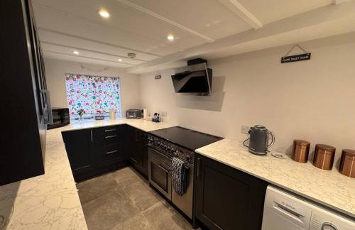 3 Double Bed Character Cottage in Quiet Hamlet - Photo 3