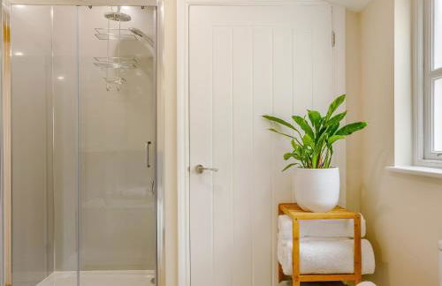 City to Country Retreat Luxury Cottage with Hot Tub - Foto 34