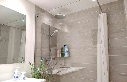 Apartamento recién reformado con piscina y AC - Foto 8