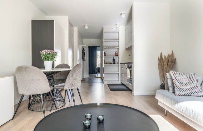 2 Bedroom Cozy City Apartment in Bromma - Photo 6