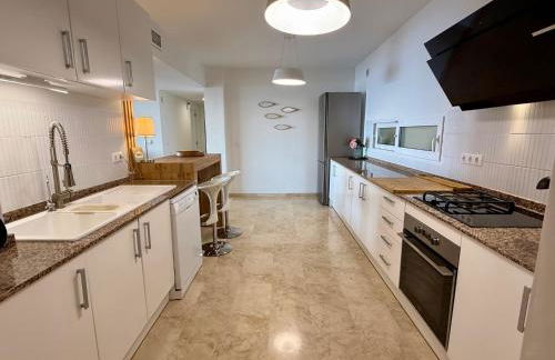 Precioso apartamento con piscina, vistas a mar - Foto 48