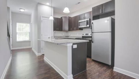 3BR Townhouse King Bed Garage Pineville - Foto 3