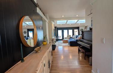 Lux Lakefront Estate, Sandy Beach, Hot Tub, Sauna, Dock, Treehouse & Deck - Foto 5