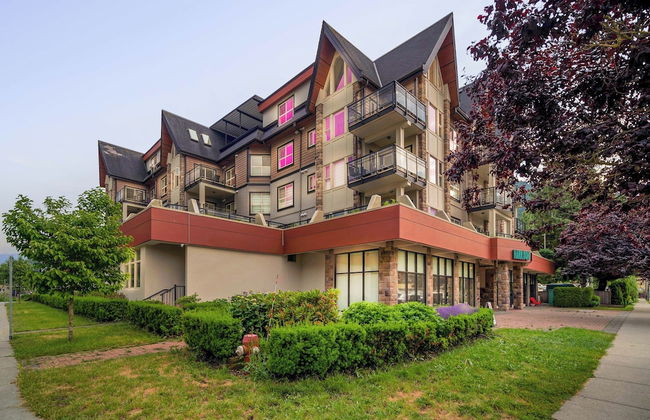 Charming 1BR Lakeside - Photo 37