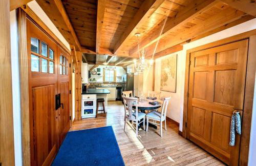 Bright Post & Beam Retreat with Fire Pit & Game Room Near Acadia | Sorrento, Maine - Foto 4