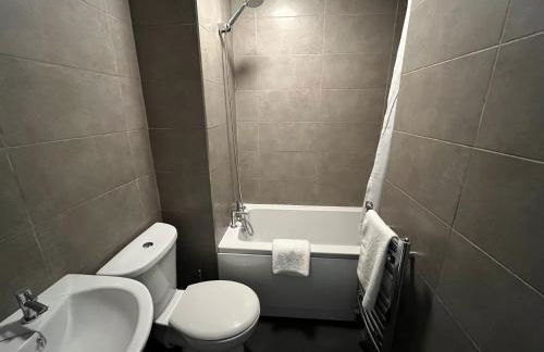 Stylish 2 Bed Riverside Flat, Single or Kingsize beds, Free Parking - Photo 5