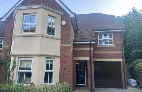 Elegant 5 Bed 5 Bath Home - Foto 18