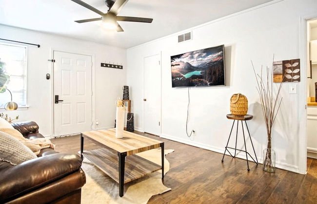 Beautiful Getaway Nears Asian Dist - Photo 14