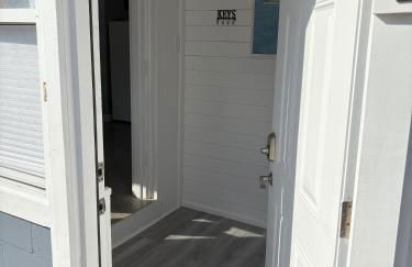 Cheerful 7 Bdrm Home with Private Pool One Block from Beach - Foto 9