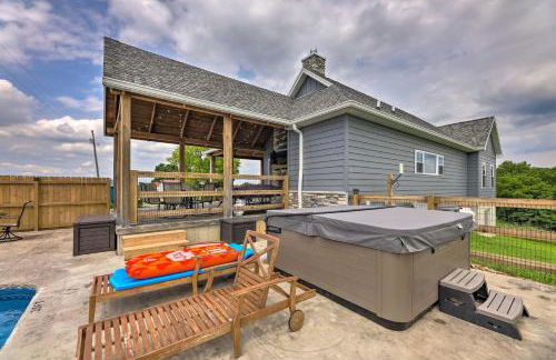 Chic Williamstown Retreat with Pool and Hot Tub! - Foto 39