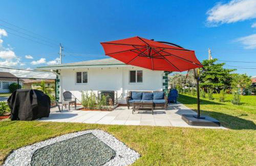 Roxanas 3bed 2bath Home with Modern Interior and BBQ Backyard - Photo 27