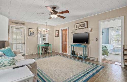 Bue Crab Bungalow - Charming in-town cottage! - Foto 6